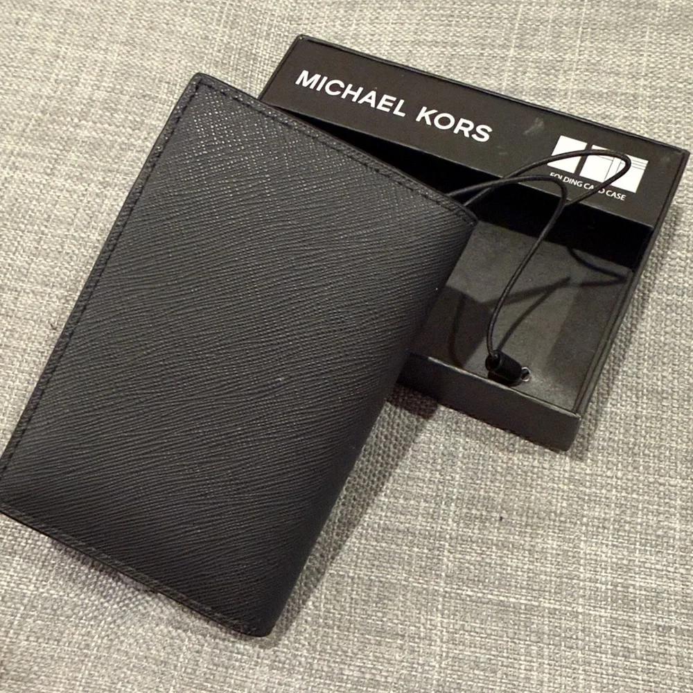 NWT MICHAEL KORS Men's Wallet Card Case Folding MK Black Jet Set -NEW in box